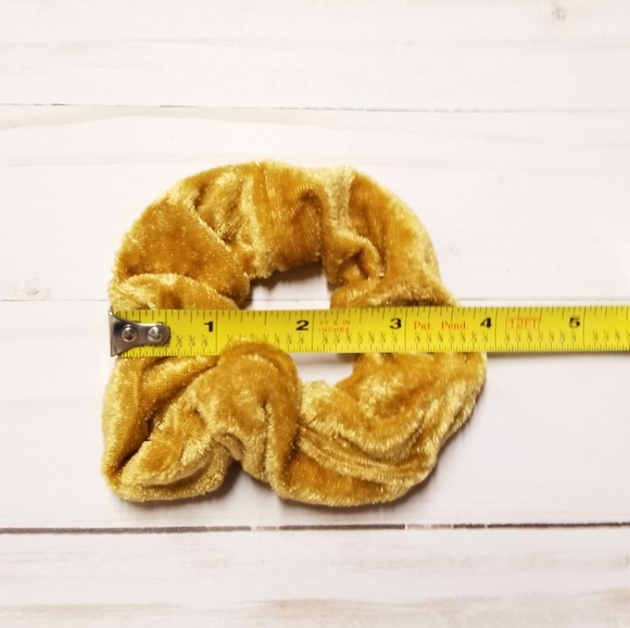 BTQ 4 Pack Earthtones Velvet Scrunchies - Picture 2 of 2